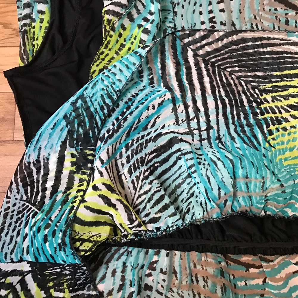 Beautiful wing like sleeve blouse - Picture 4 of 4